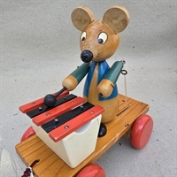 trae-mus-blaa-jakke-spiller-cylofon-sort-roed-traek-legetoej-vintage-traelegetoej